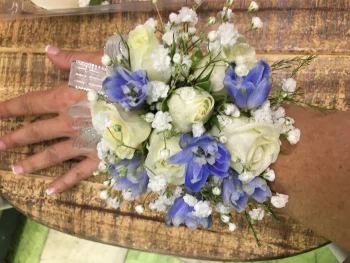 Corsage 42